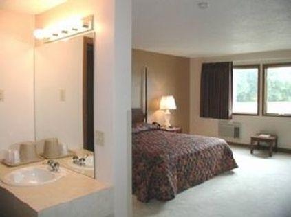 Western Inn Council Bluffs Room photo